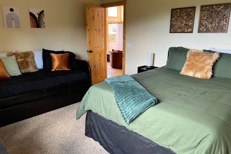 freebird valley queen room